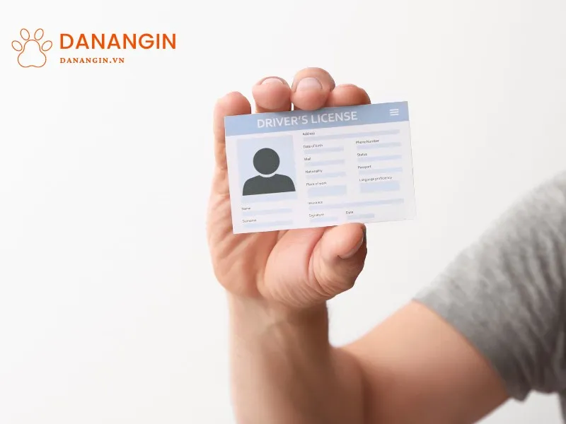 Thẻ nhân viên làm từ chất liệu gì?