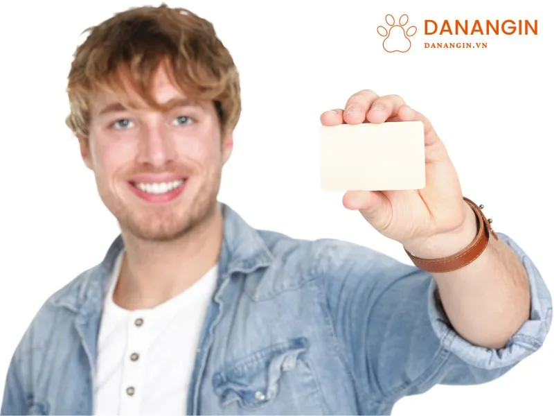 Thời gian in thẻ nhân viên và giao hàng là bao lâu?